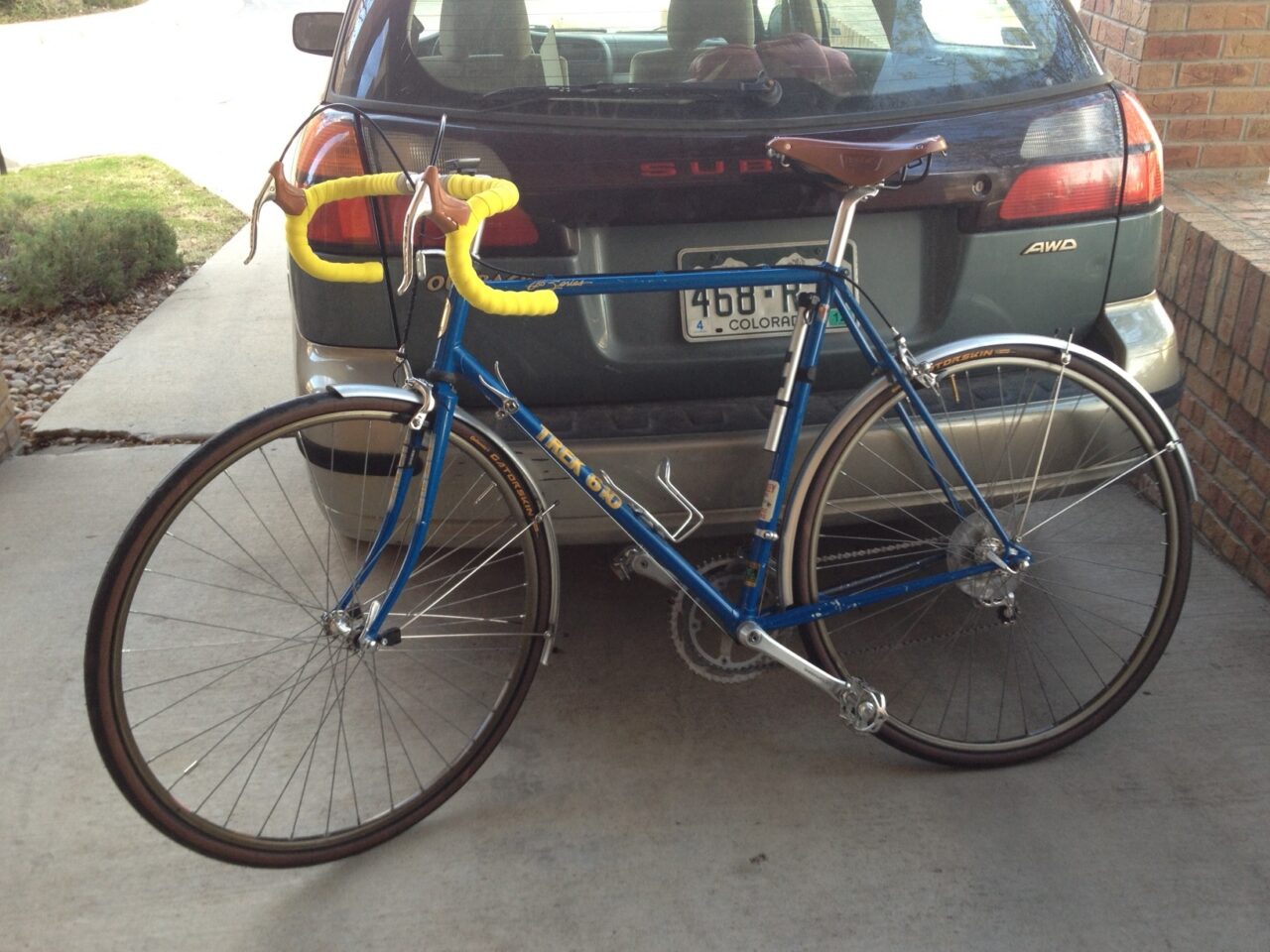 Blue Trek bicycle with fenders and yellow bar tape